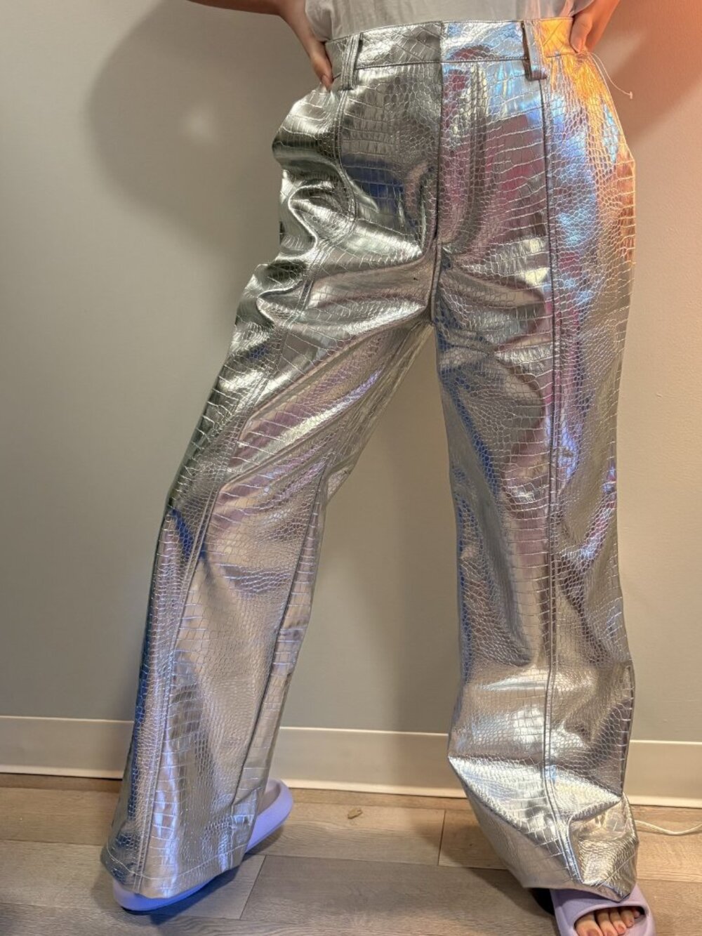 Avec Les Filles Size 8 Women's Faux Leather Metallic Silver Holographic Embossed